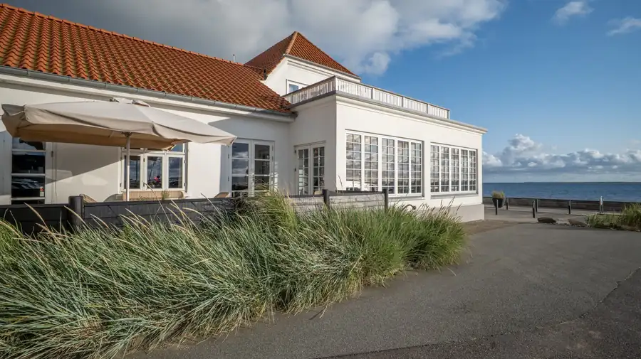 Terrassen ud mod vandet
